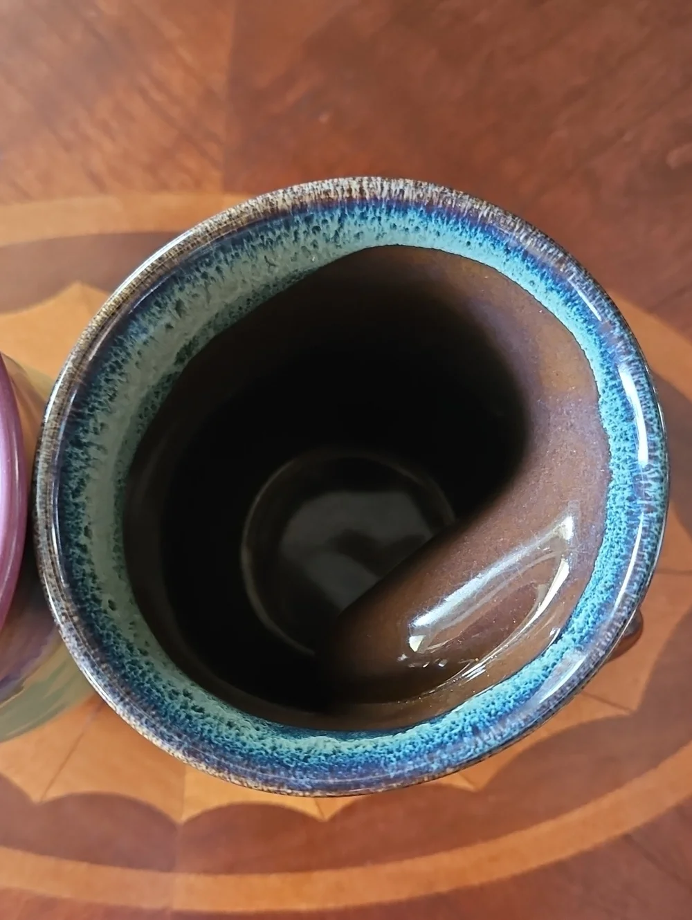 2 VTG Signed Neher Clay In Motion Handwarmer Snug Mugs Stoneware Right & Left